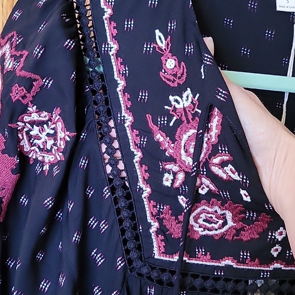 Botique Top - Picture 3 of 8